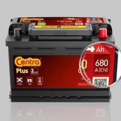 Akumulator Centra Plus z powiększeniem pokazującym 680 A (EN), co oznacza prąd rozruchowy według normy europejskiej.