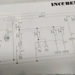 Schemat instalacji elektrycznej, układ sieci TT. Widoczne zabezpieczenia, przewody i punkty przyłączeniowe.