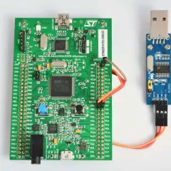 Zestaw ewaluacyjny STM32 z konwerterem USB-UART (PL2303) do komunikacji szeregowej.