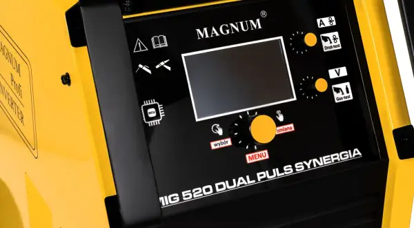 Panel sterowania spawarki MAGNUM MIG 520 DUAL PULS SYNERGIA z ekranem, pokrętłami i przyciskami.