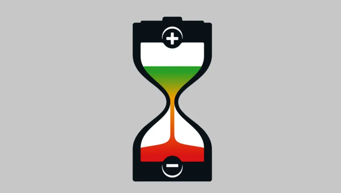 Akumulator 74Ah w kształcie klepsydry. Zielony kolor symbolizuje naładowanie, czerwony rozładowanie. Ile ładować akumulator 74ah?