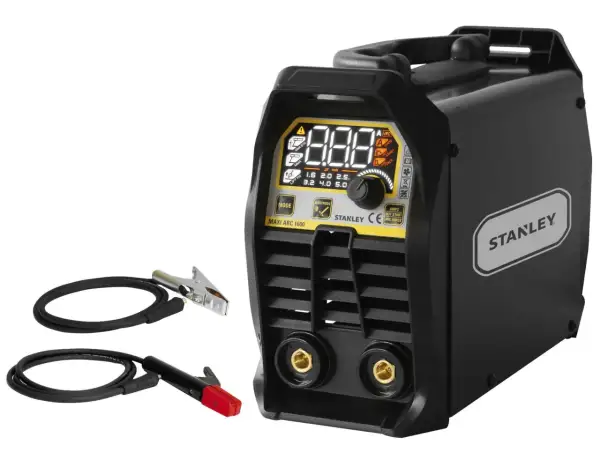 Spawarka Stanley Maxi Arc 1600 z funkcją ARC FORCE, gotowa do pracy. W zestawie kable z uchwytem elektrody i zaciskiem masowym.